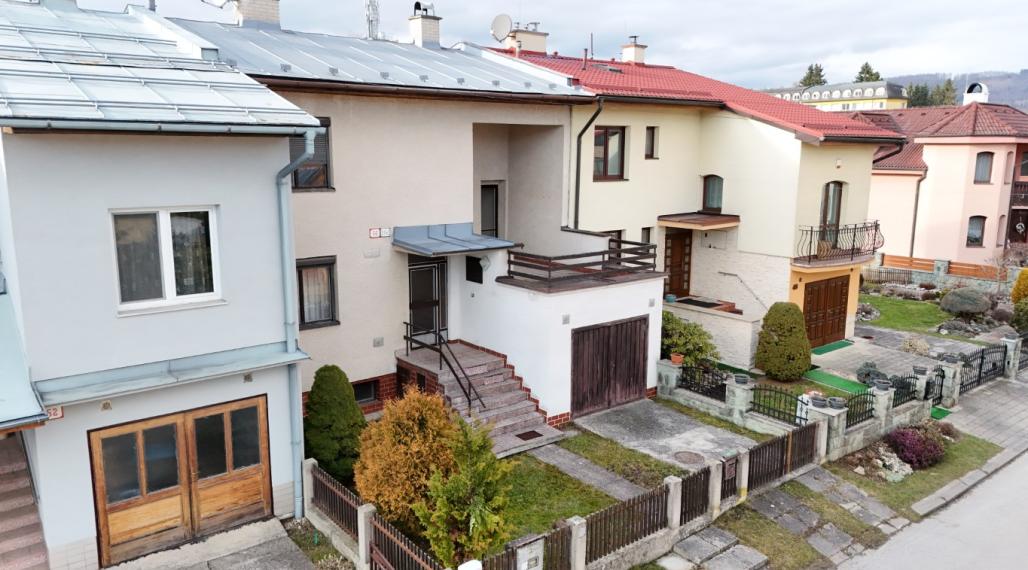 4-IZBOVÝ TEHLOVÝ RADOVÝ DOM, POZEMOK 360m2, ŽILINA - ROSINKY