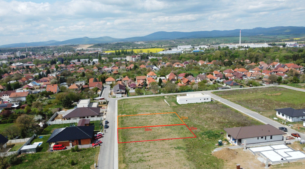 Stavebný pozemok, 775m2, Stavebné povolenie, Zlaté Moravce