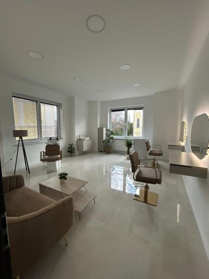 Prenájom kresla pre kaderníčku - Galanta centrum Luxusný priestor