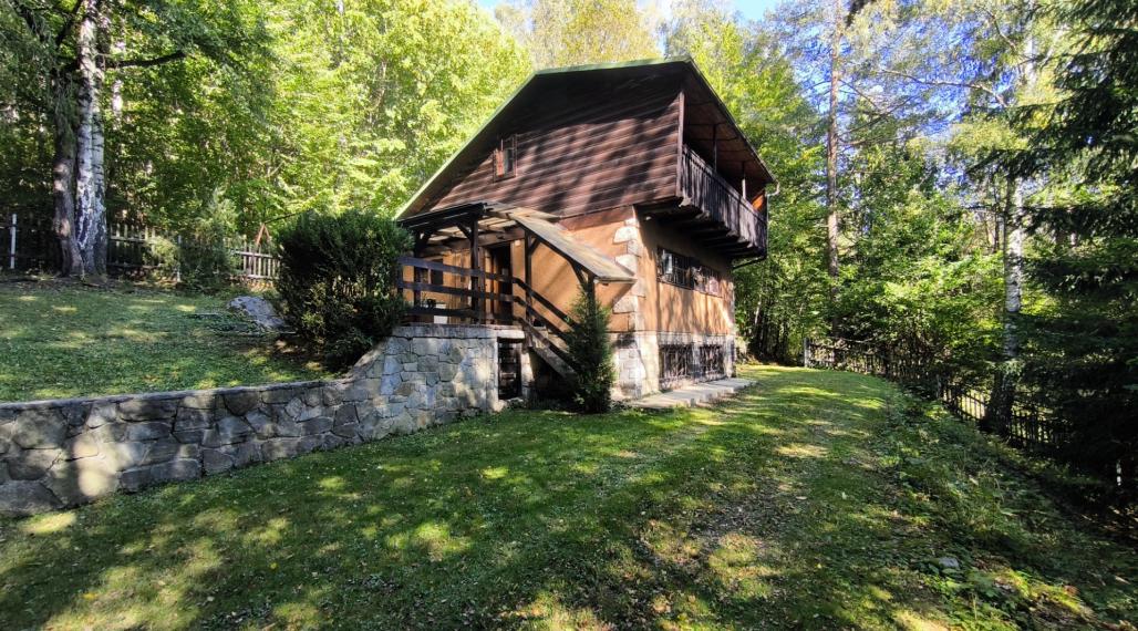 CHATA UPROSTRED LESA, POZEMOK 1782m2, ČADCA - BREHY