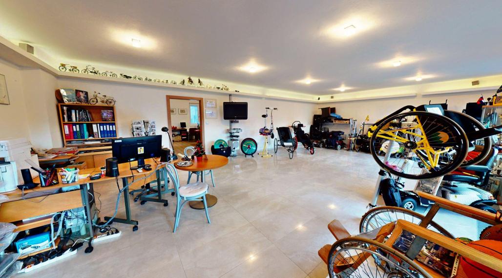 OBCHODNÝ PRIESTOR S KANCELÁRIOU, 98,60 m², ŽILINA – ŠAŠVÁRKA