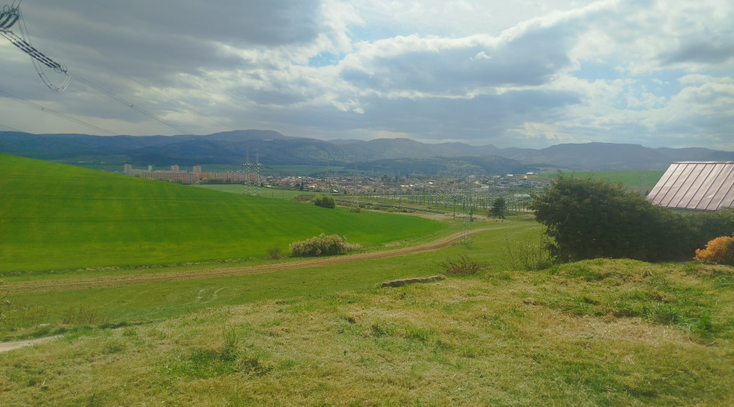 Slnečný pozemok 571m2 s pivnicou – TOP lokalita pri Smižanoch