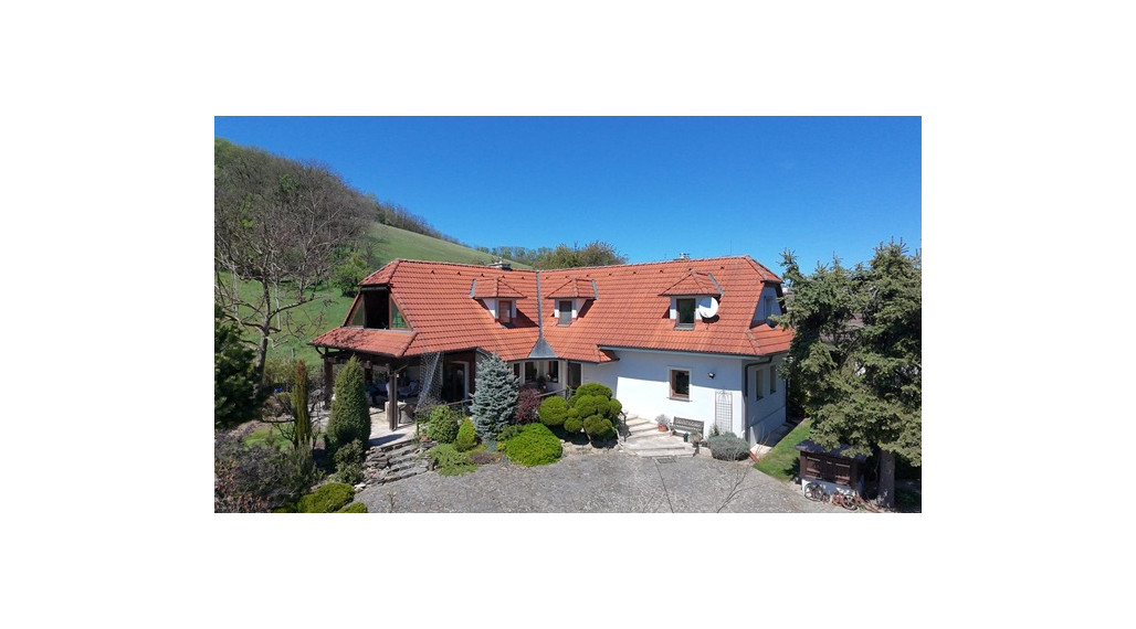 Rodinný dom (2x bytová jednotka) 5400m2 Podbranč pri Senici