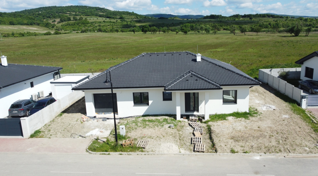 4 izbový bungalov, garáž, 600m2, Vinosady okres Pezinok