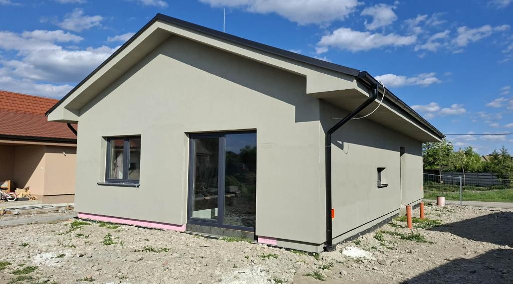 4i Novostavba  stav hrubá stavba pozemok 583m² Dolné Saliby