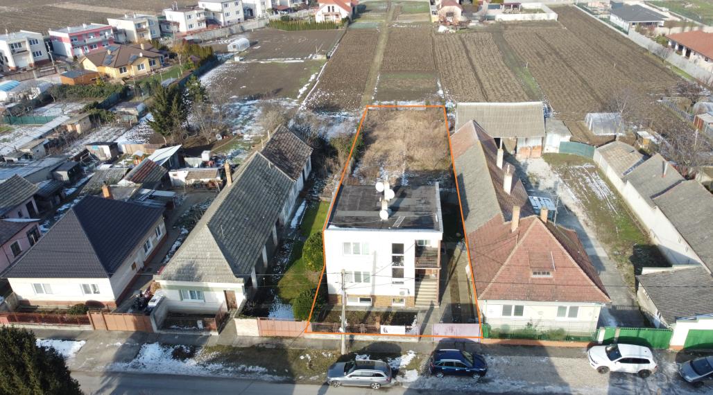 Na prenájom 4-izbový poschodový rodinný dom v Tešedíkove