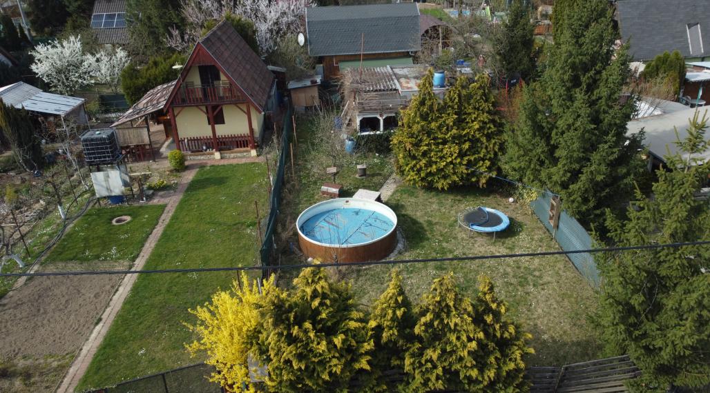 Záhrada 250 m2 v OV Kráľova nad Váhom s bazénom na predaj
