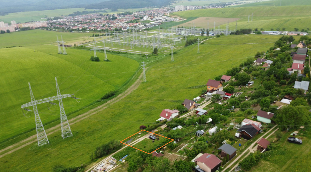 Slnečný pozemok 571m2 s pivnicou – TOP lokalita pri Smižanoch