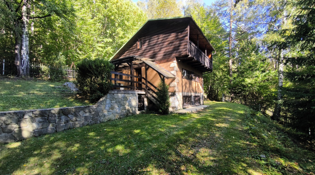 CHATA UPROSTRED LESA, POZEMOK 1782m2, ČADCA - BREHY