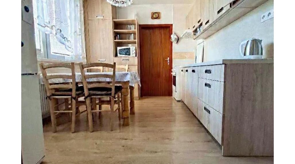 PRIESTRANNÝ 3-izbový byt (74 m²) s loggiou a moderným murovaným jadrom v Gelnici