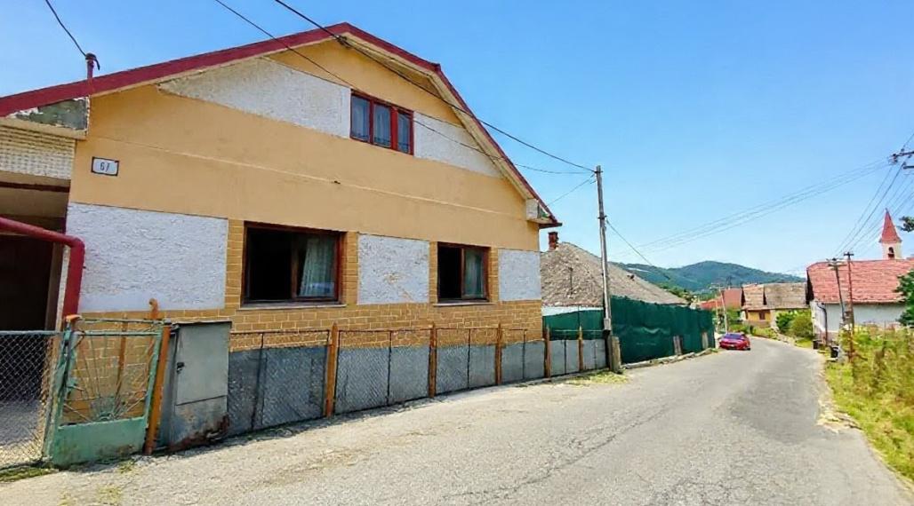 Rodinný dom s hospodárskym zázemím v obklopení hôr – Žakarovce