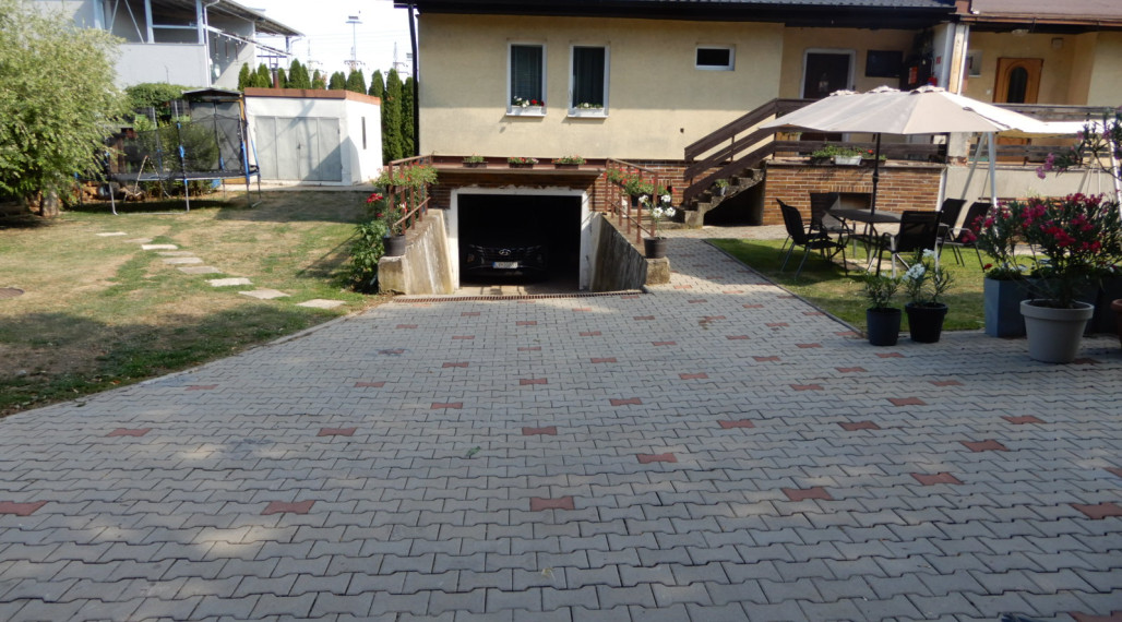 Útulný rodinný dom, 97 m2,rekonštrukcia, garáž, Želiezovce