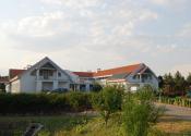 Vila Ranč - Krásna príroda, jazero, chov koní, apartmány, bazén, bowling, spoločenské akcie, kopec prírody, športu a relaxu - fotografia 1