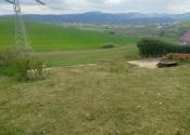 Slnečný pozemok 571m2 s pivnicou – TOP lokalita pri Smižanoch - fotografia 7