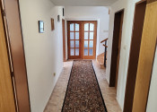 NA PREDAJ! VEĽKÝ RODINNÝ DOM v obci ZÁBORSKÉ pozemok 1060m2 - fotografia 11