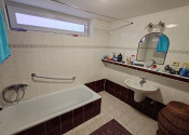 NA PREDAJ! VEĽKÝ RODINNÝ DOM v obci ZÁBORSKÉ pozemok 1060m2 - fotografia 15