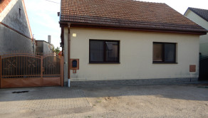 Pekný rodinný dom,143  m2,kompletná rekonštrukcia,Želiezovce