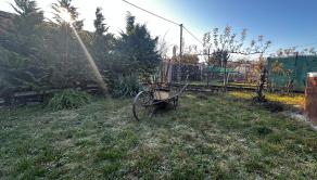 Záhrada 250 m2 v OV Kráľova nad Váhom s bazénom na predaj
