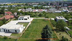 Krásny pozemok na stavbu 1 alebo 2 rodinných domov Zlaté Moravce