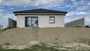 Dom pri jazere - 4 izbová novostavba Trstice-Skolaudovaný
