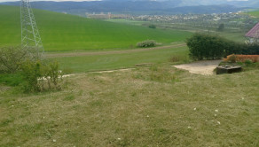 Slnečný pozemok 571m2 s pivnicou – TOP lokalita pri Smižanoch