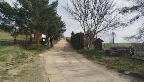 Slnečná záhrada s masívnou pivnicou  a krásnym výhľadom na okolie v Spišskej Novej Vsi