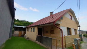 Rodinný dom s hospodárskym zázemím v obklopení hôr – Žakarovce