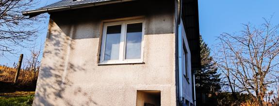 Záhradná chata s pozemkom v meste Vrbové o výmere 400m2.