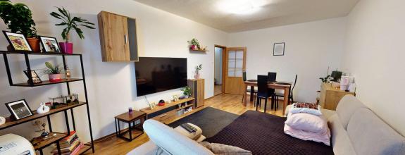 Priestranný 2,5-izbový byt v top lokalite Šale – bývanie aj investícia s okamžitým výnosom