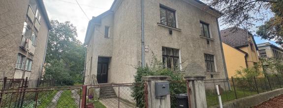 3-izbový veľký byt Martin - centrum , pôvodný stav, záhrada