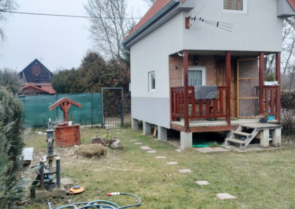 Neváhajte a kúpte si krásnu chatu s murovaným bazénom v Kráľovej nad Váhom