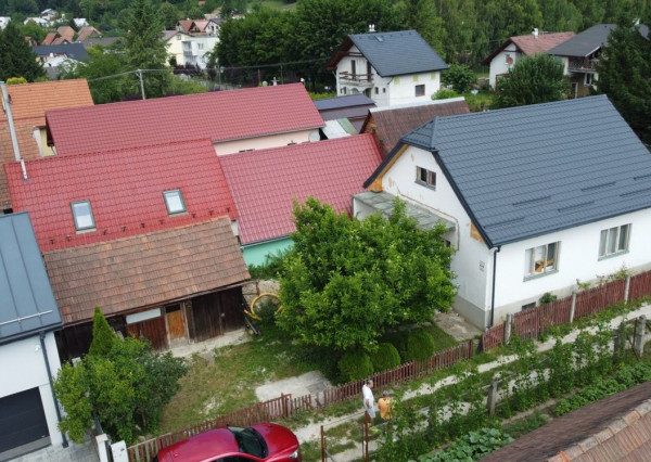 TEPLIČKA  NAD VÁHOM-RODINNÝ DOM PRIPRAVENÝ NA REKONŠTRUKCIU