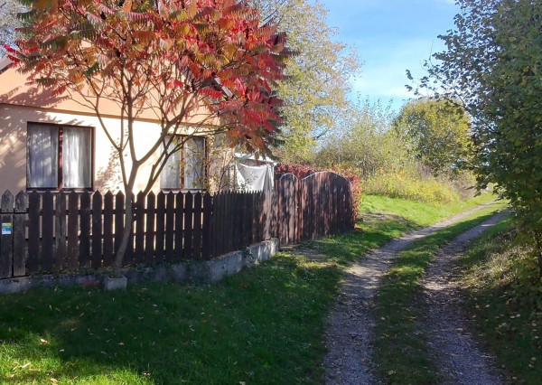 Chata v hornej časti Hronskej Dúbravy na predaj