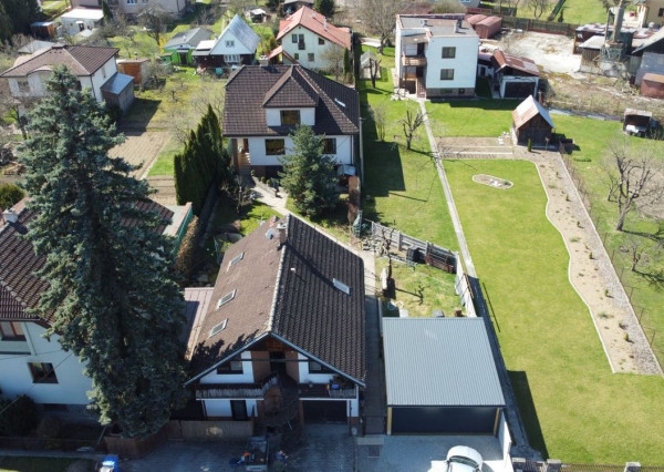 BÁNOVÁ - 6 IZBOVÝ RODINNÝ DOM - 2 BYTOVÉ JEDNOTKY