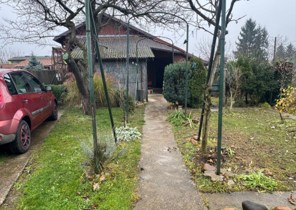 Výrazne znížená cena ...Krásna chalúpka v tesnej blízkosti rieky Váh v osobnom vlastníctve- Exkluzivne iba u nás