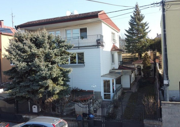 ZNÍŽENÁ CENA... EXKLUZÍVNE! VILA-DOM V PREŠOVE VÝBORNÁ LOKALITA, na pozemku o výmere 1013 m2.