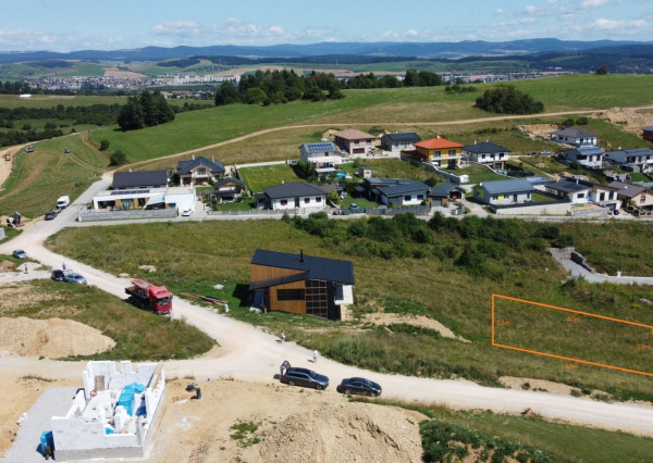 Exkluzívne. Slnečný pozemok v lukratívnej časti mesta Spišská Nová Ves - Ferčekovce o celkoej výmere 720 m2