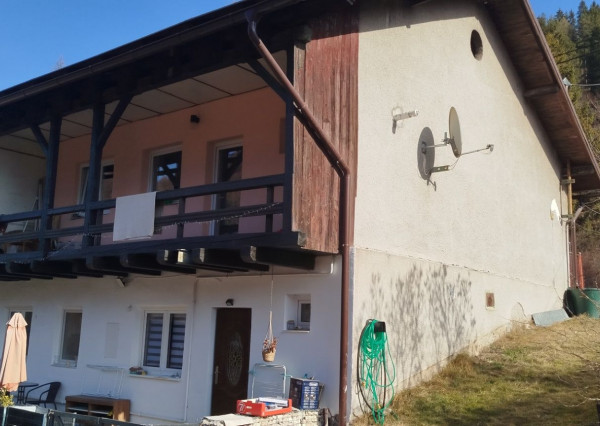 Exkluzívne. Dvojpodlažný RD o celkovej rozlohe 246 m2 v obci Slovinky