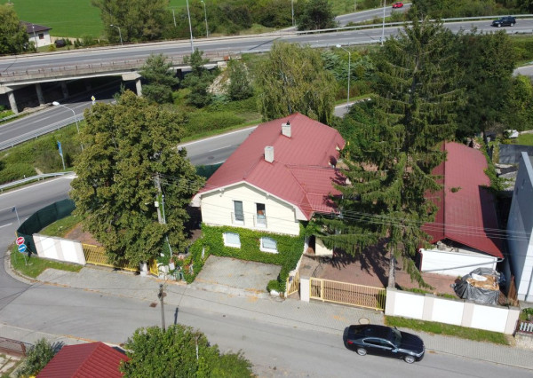 NOVÁKY - POLYFUNKČNÝ DOM + GARÁŽE + POZEMOK 948m2