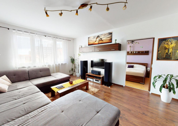 4 izbový byt, 91m2, loggia, pivnica, Nám. 1 mája, Senec