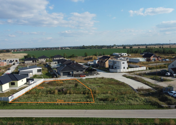 Stavebný pozemok, 716m2, IS na pozemku, Boldog okres Senec