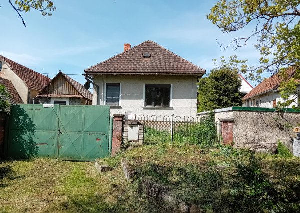 4 izbový rodinný dom, 2695m2, Baďan okres Banská Štiavnica