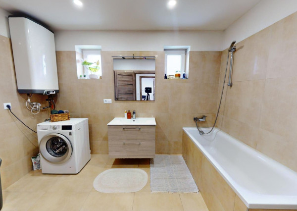 Krásny 4i Rodinný dom 166m2 ,na pozemku 1315m2 Vozokany.