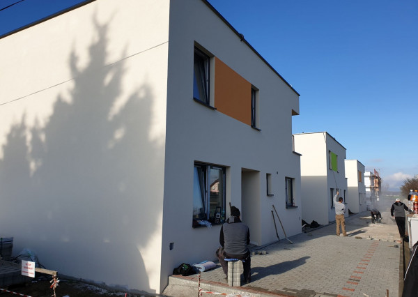 Skolaudovaný 5 izbový rodinný dom, pri jazere, Veľký Biel