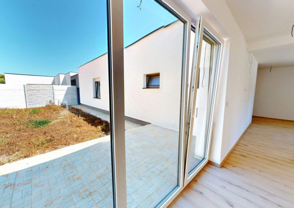 Moderný 4-izbový dom 112 m2 na pozemku 392m2 – Horné Saliby