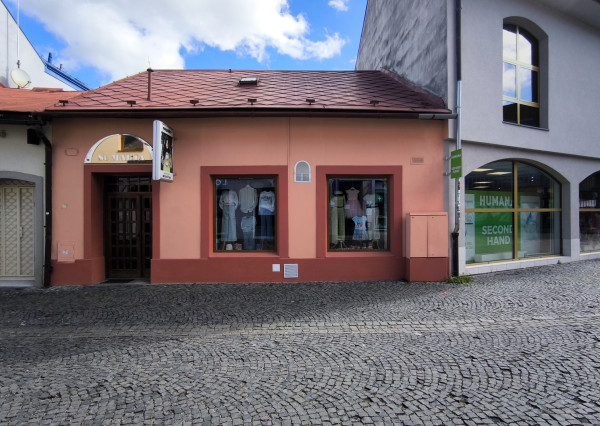 RODINNÝ DOM V CENTRE MESTA, PODLAHOVÁ PLOCHA 248m2, ŽILINA