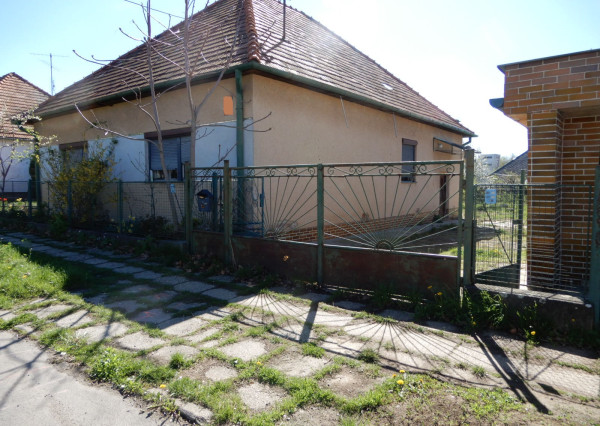 Rodinný dom, garáž, letná kuchyňa, 110 m2, Šahy, okr. Levice