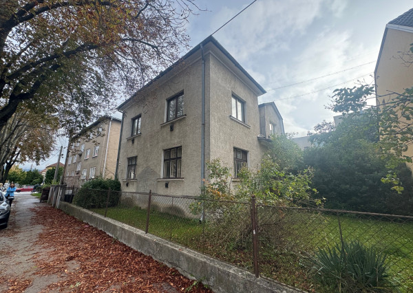 3-izbový veľký byt Martin - centrum , pôvodný stav, záhrada