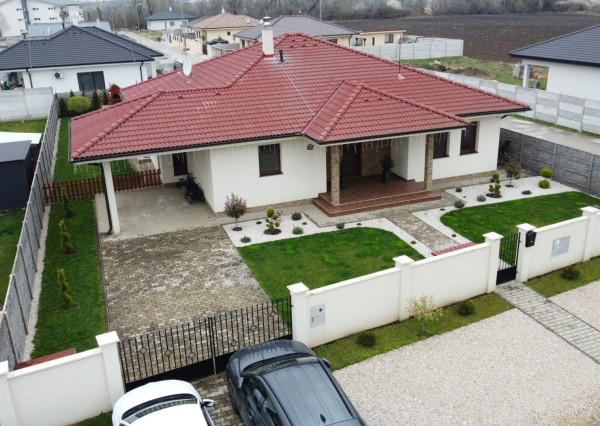 5-izbový Bungalov 226m2 na pozemku 886m2. Kajal
