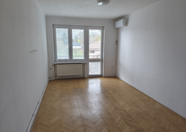 Na predaj 3 - izbový byt v meste Vrbové.